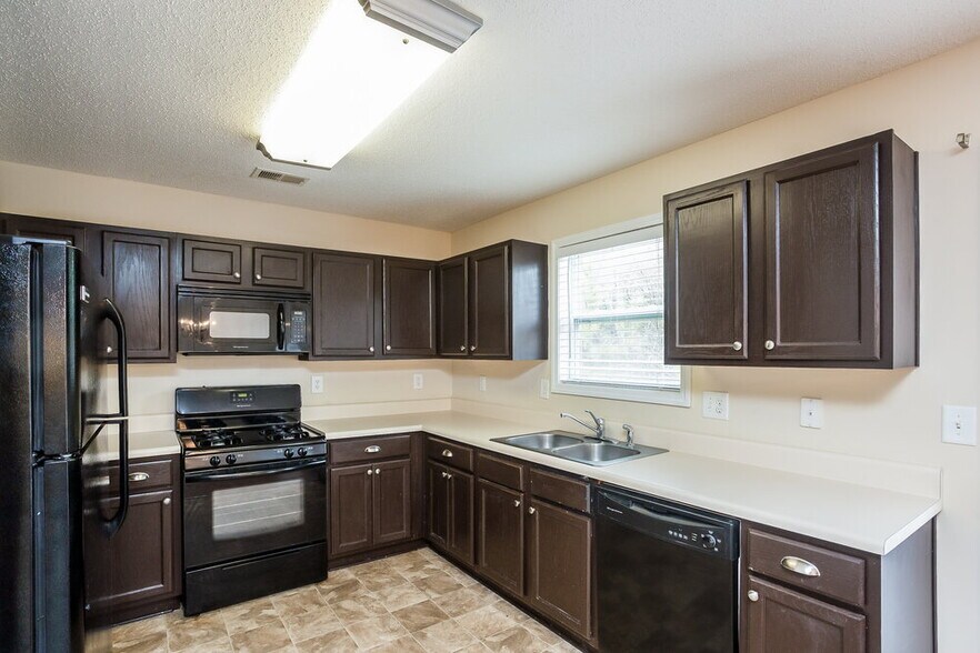 Building Photo - 108 Mount Comet Ct