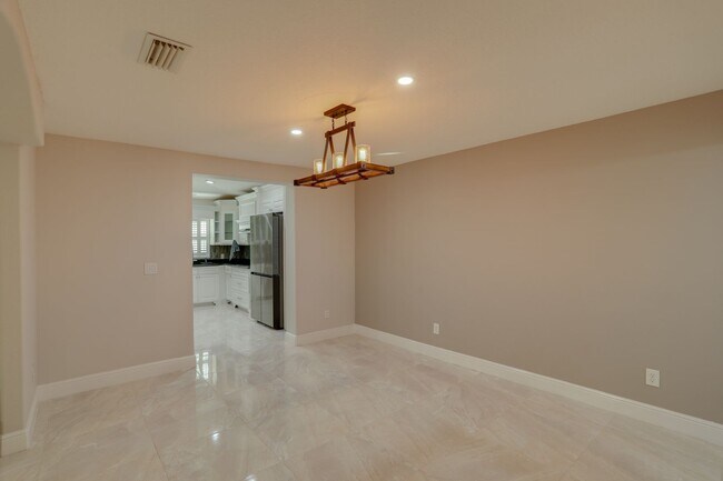 Building Photo - 633 Spring Oaks Blvd