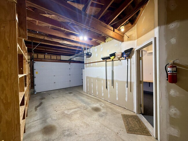 Building Photo - 230 Kimeron St SE