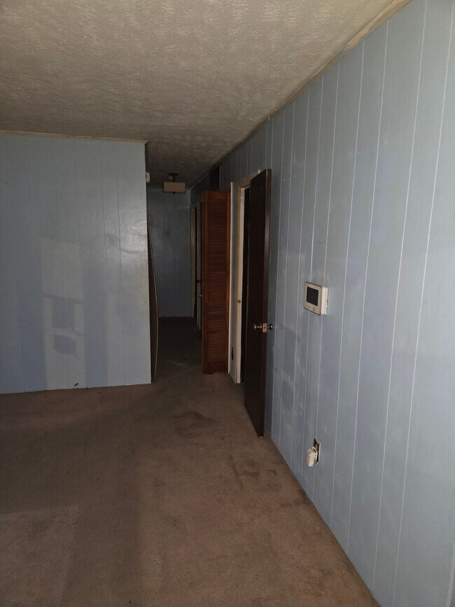 Building Photo - 1617 Parklane Dr