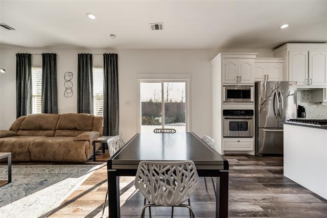Building Photo - 633 Rose Garden Dr