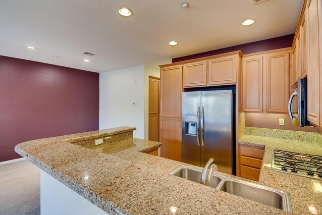 Building Photo - Spacious Spectrum 2 Bedroom Townhome with ...