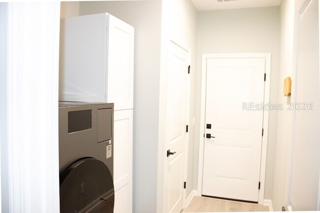 Building Photo - 1314 Good Life Wy