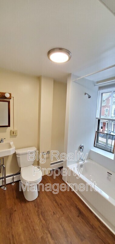 Building Photo - 128 New St