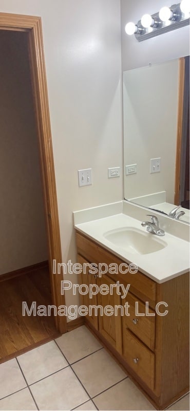 Building Photo - 1345 Rock Run Dr