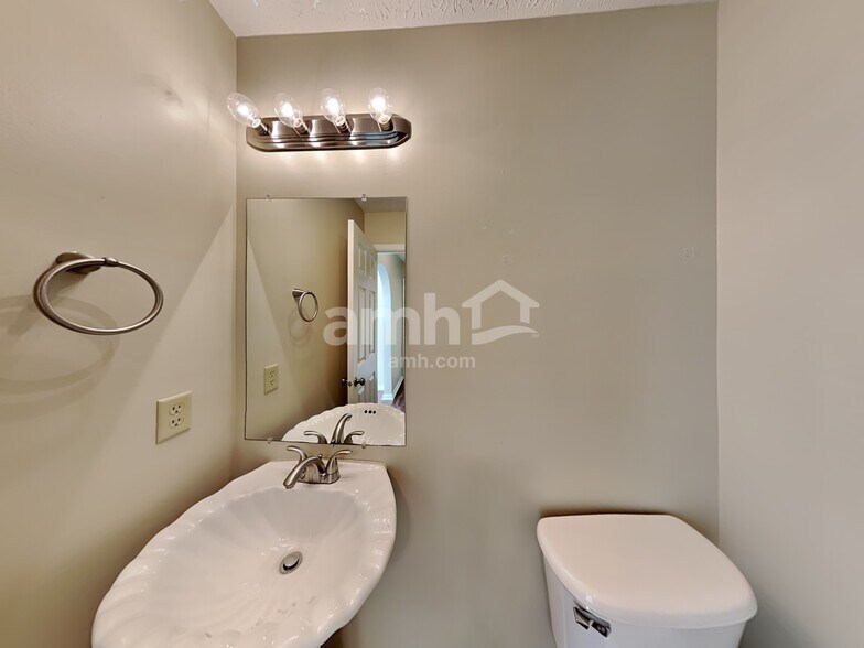 Building Photo - 4906 Bixby Ridge Dr E