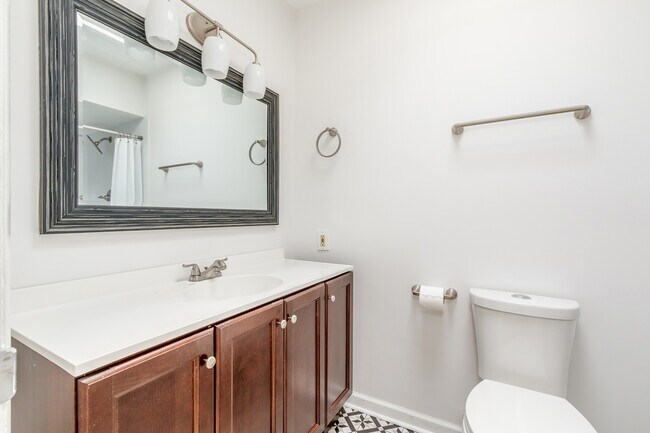 Building Photo - 346 Carpenter Dr NE