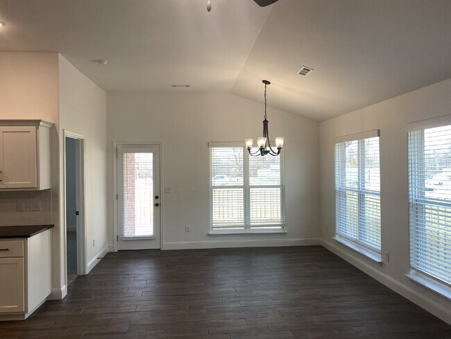 Building Photo - 2414 Graham Ln