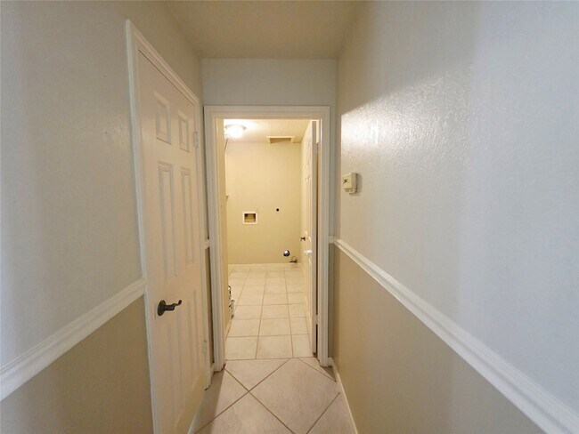 Building Photo - 10306 Jockey Club Dr