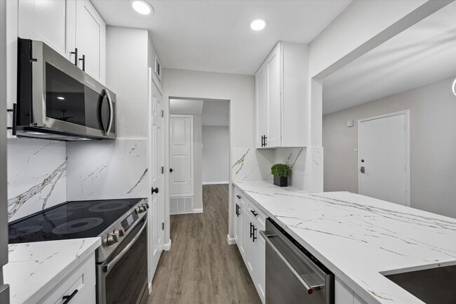 Building Photo - 8939 Gaylord Dr