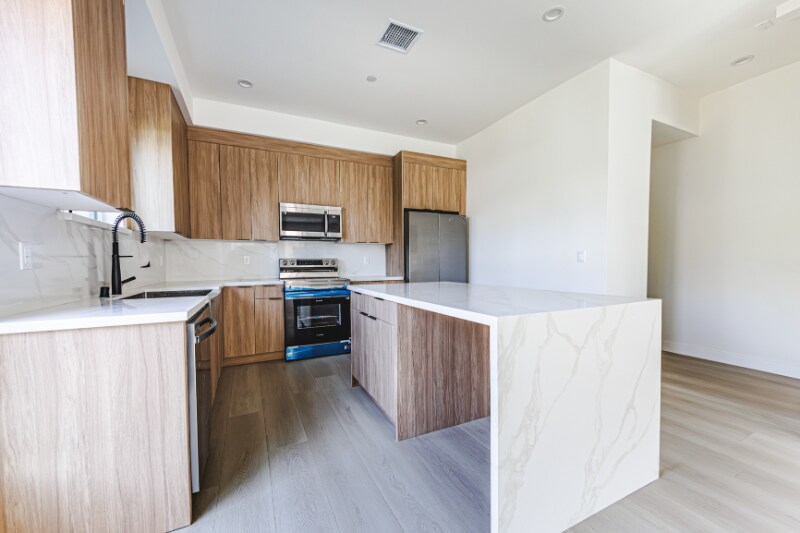 Building Photo - 1330 Tamarind Ave