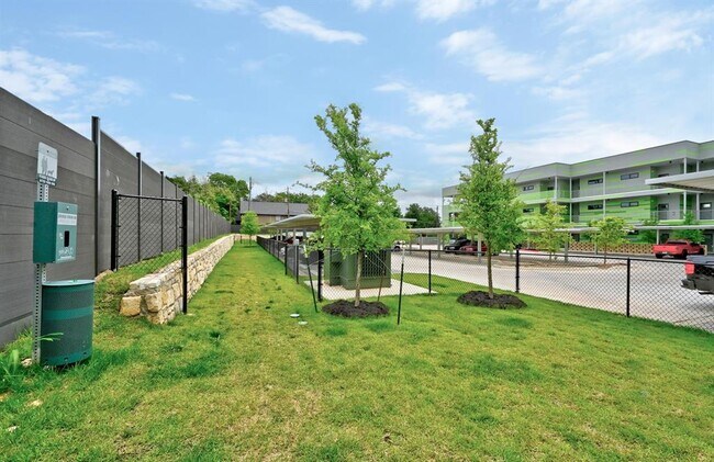 Building Photo - 4004 Banister Ln