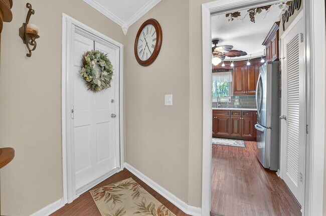 Building Photo - 6 Garden St