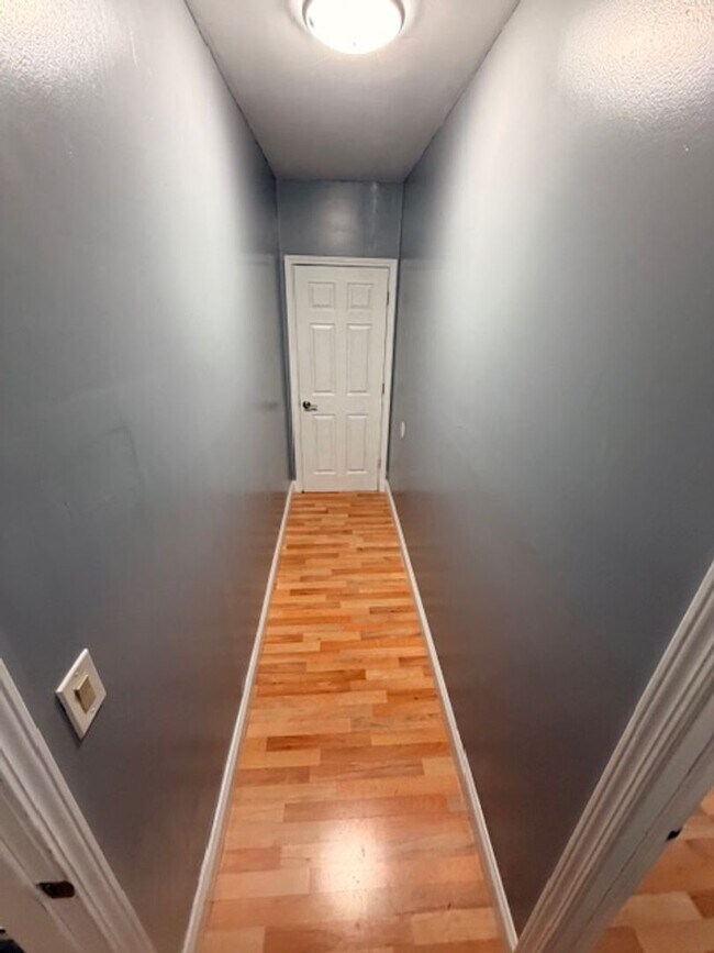 Building Photo - 925 Xenia Ave