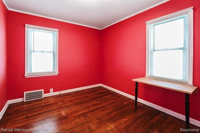 Building Photo - 3354 Monroe St