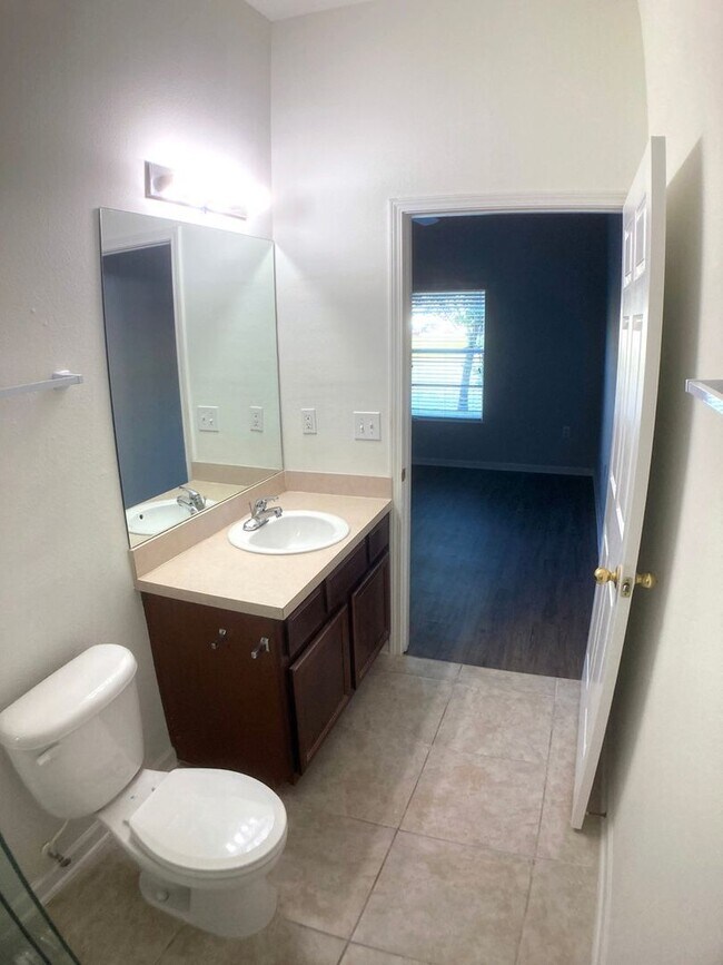 Building Photo - ***SPECIAL - TWO WEEKS FREE*** Spacious 3-...