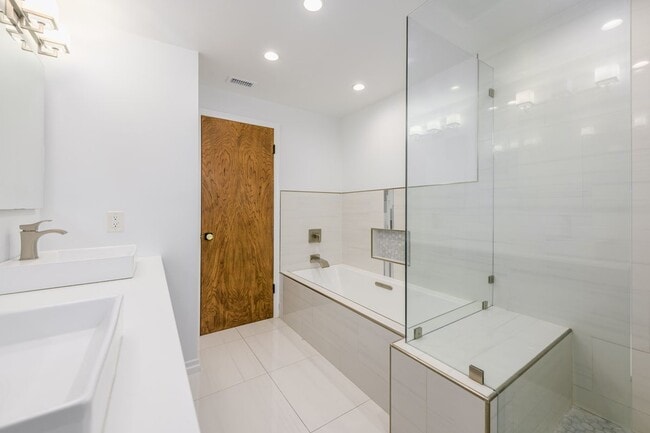 Building Photo - 4413 Don Felipe Dr