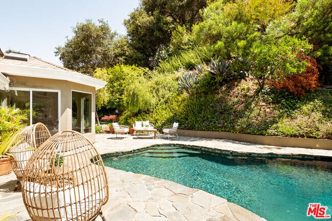 Building Photo - 3588 Mandeville Canyon Rd