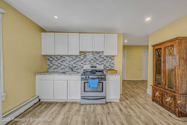 Building Photo - 266 Rutter Ave