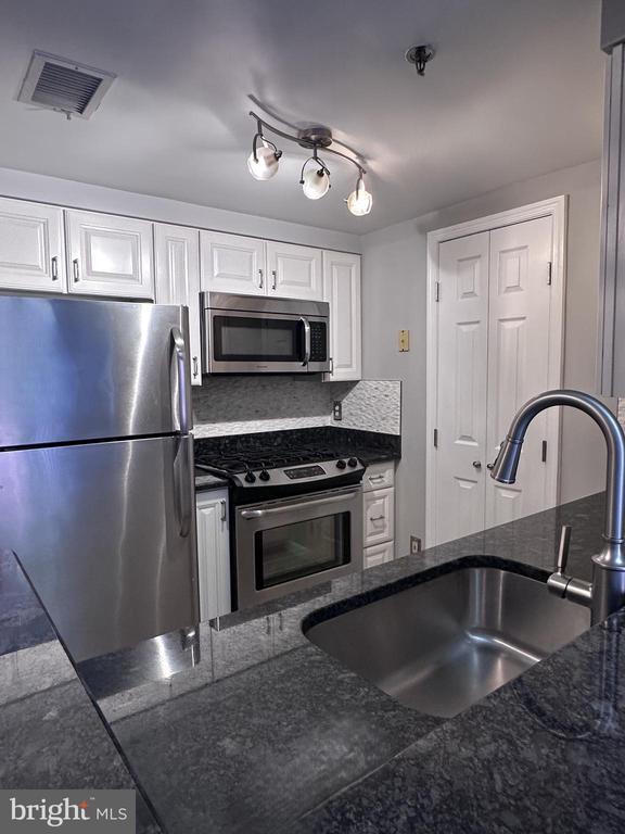Building Photo - 4808 Moorland Ln