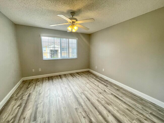 Building Photo - 1700 Crestwood Ct S