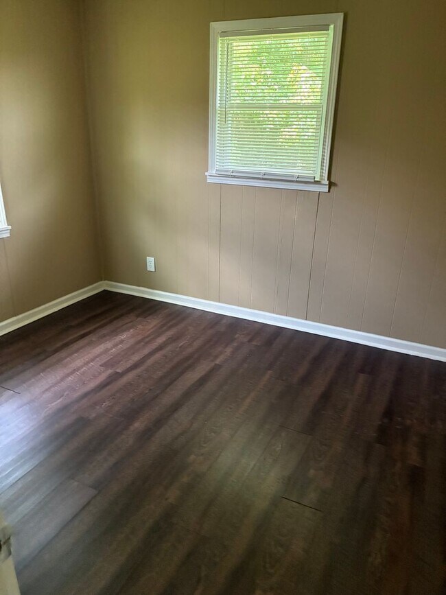 Building Photo - Peaceful Country Living in Sylacauga – Huge Yard & Beautiful Updates!