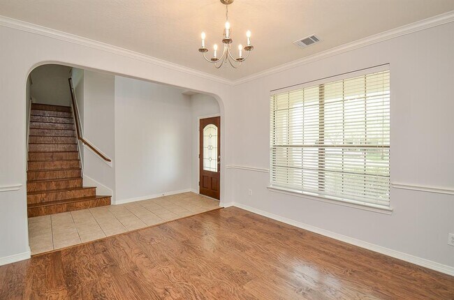 Building Photo - 3911 Fallsbrook Ct
