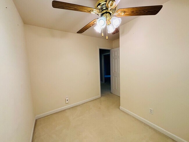Building Photo - * RE-RENTAL AVAILABLE 7/15/26 * 3 Bedroom 2.5 Half Bath Townhouse with 2 Car Garage