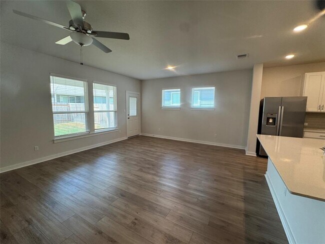 Building Photo - 105 Sorghum Dr