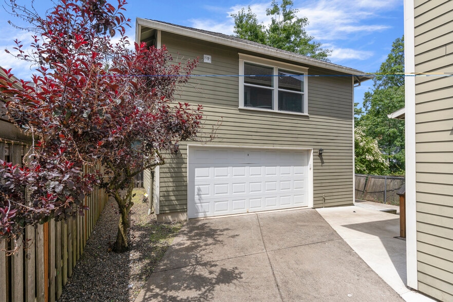 Building Photo - 7321 NE 8th Ave