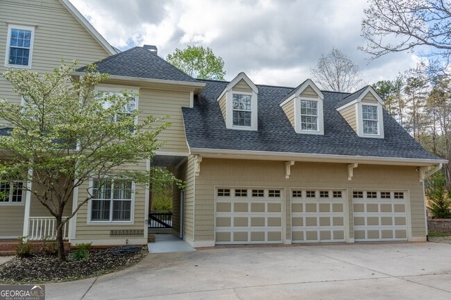 Building Photo - 2925 Orchard Dr