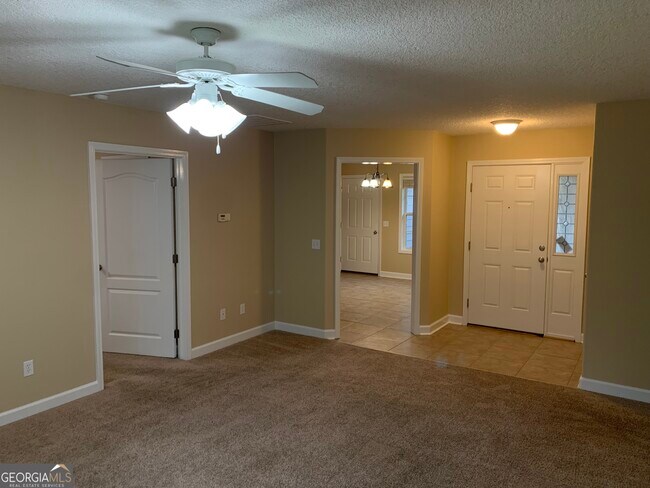 Building Photo - 207 Ridgemont Ct