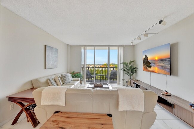 Building Photo - 2121 N Ocean Blvd