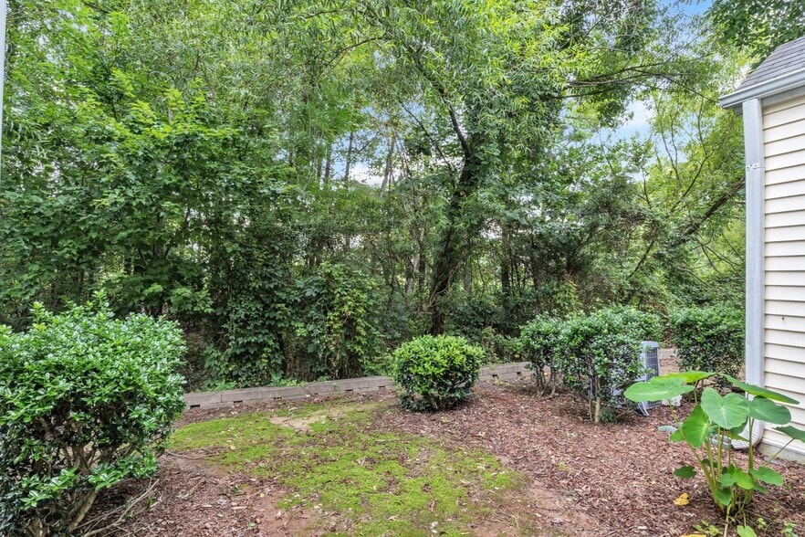 Building Photo - 255 Hampshire Downs Dr