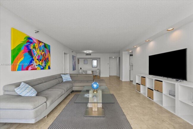 Building Photo - 20515 E Country Club Dr