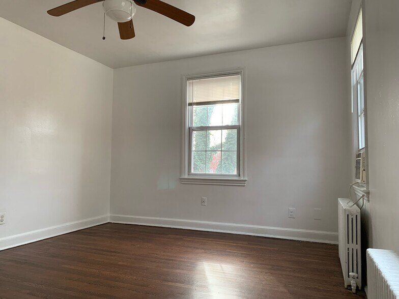Building Photo - 4034 Calvert St NW
