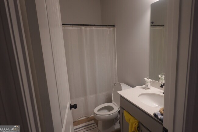 Building Photo - 175 Tulip Dr