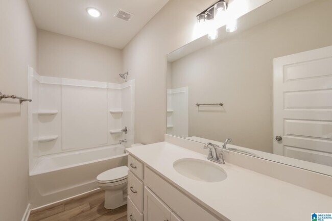 Building Photo - 142 Kings Wy