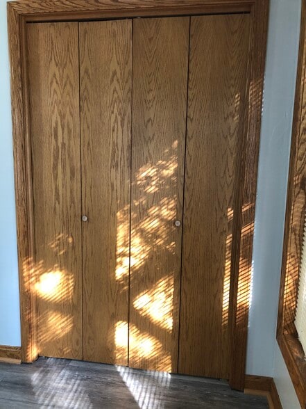 Building Photo - 102 Parade St