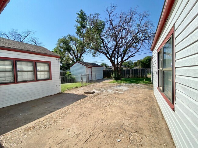 Building Photo - PRE LEASING NOW - AVAILABLE 7/14