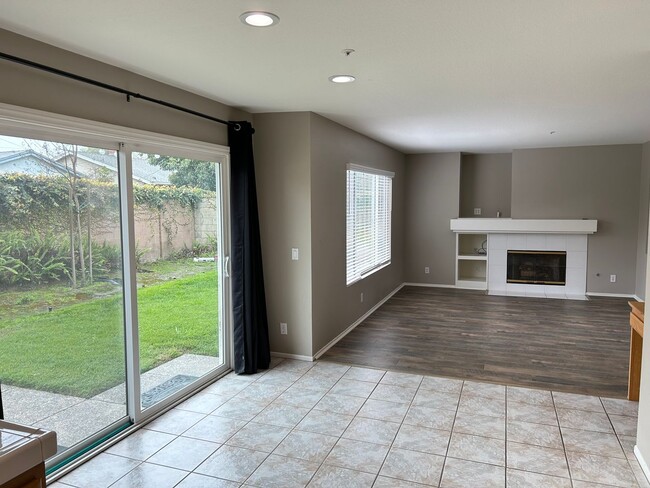 Building Photo - Nicely Upgraded 4 Bed 3 Bath Home in Gated Community in Anaheim