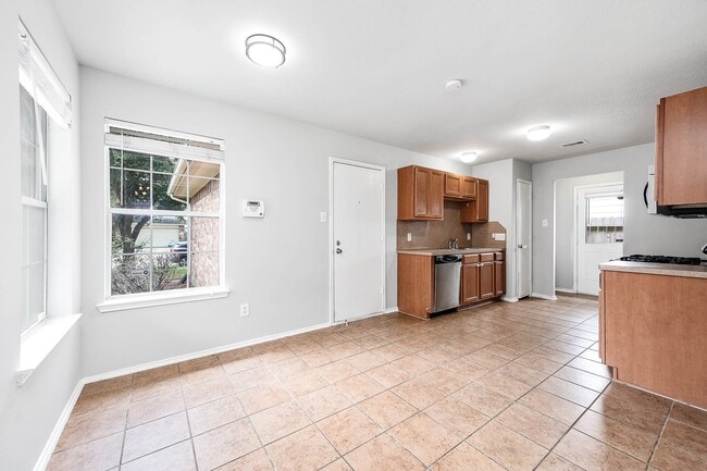 Building Photo - 2831 Maybrook Hollow Ln