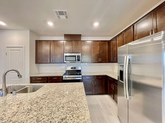 Building Photo - MOUNTAIN VIEWS, Gently lived in 4 bedroom 2.5 Bathrooms with Loft, home is a Must See!