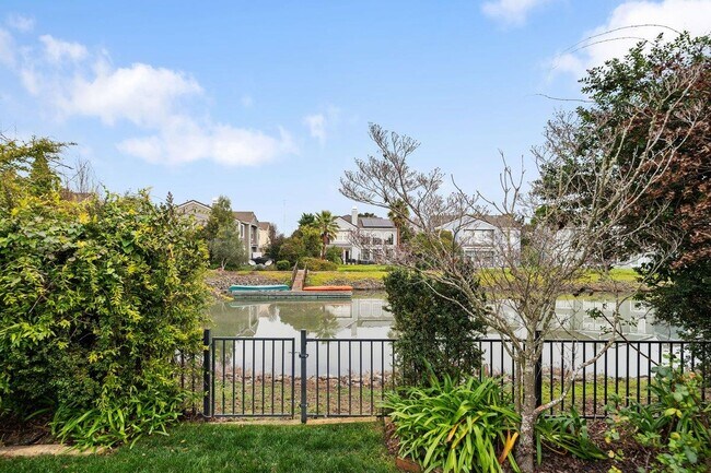 Building Photo - 142 Monaco Dr