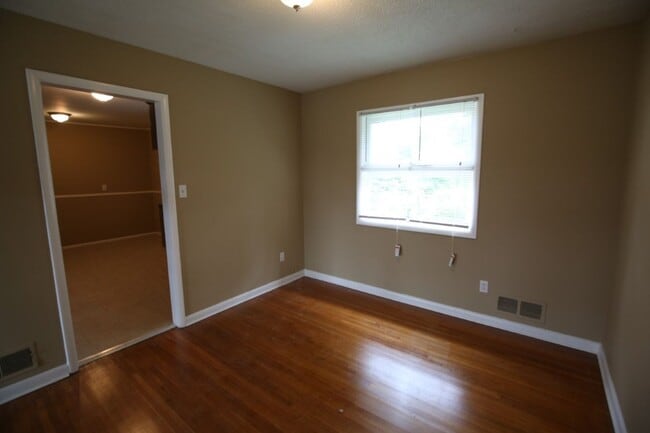 Building Photo - 2816 8th St NE