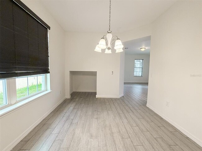 Building Photo - 11804 Silverlake Park Dr