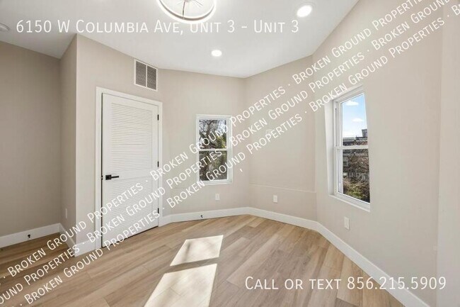 Building Photo - 6150 W Columbia Ave