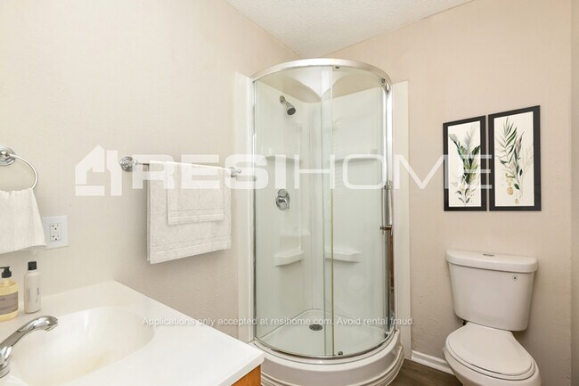 Building Photo - 6528 Bernadine St
