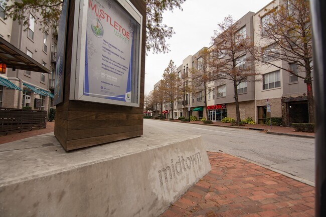 Building Photo - 1408 W Webster St