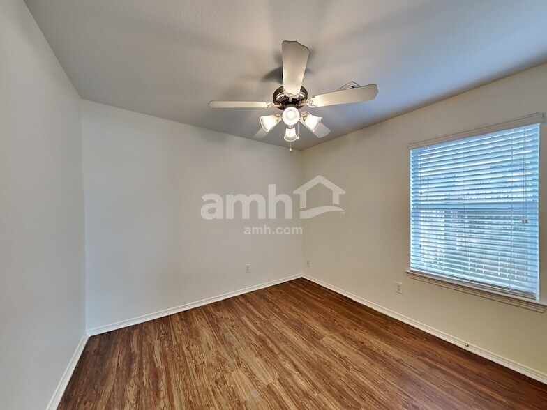 Building Photo - 202 Splintered Arrow Dr